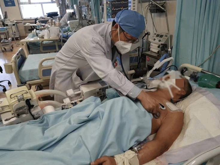 哈医大二院呼吸与危重症医学科主任陈宏教授救治急危重症患者